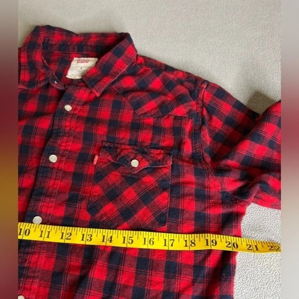 Men's Levi's Red and Black Plaid Flannel Button-up Shirt Size Medium